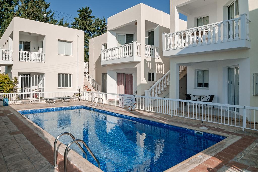 Sue'S Apartment Paphos Kültér fotó